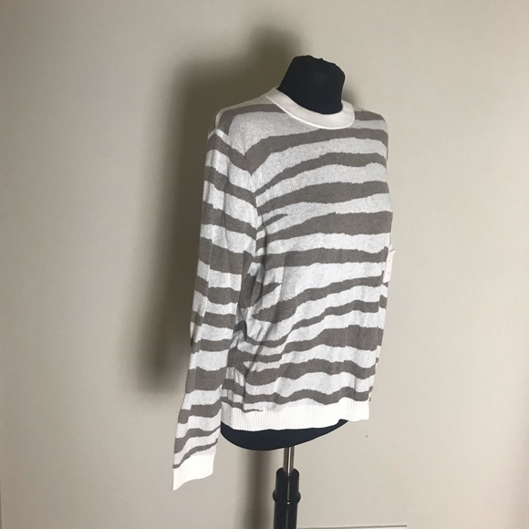 Cream/Gray Pattern Sweater NWT - Picture 3 of 4